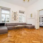 Museum Quarter Elegance Apartmán *