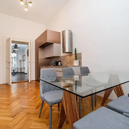 Museum Quarter Elegance Apartment